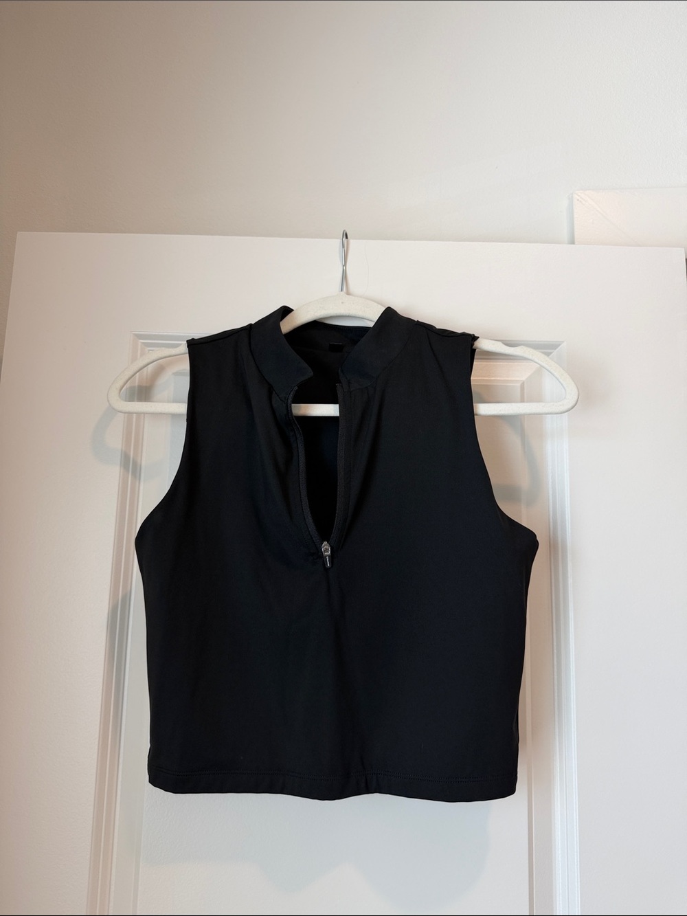 Women's Black Sleeveless Zip-Front Crop Top